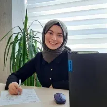 Dyt. Ayşenur Coşkuner — Diyetisyen, Kayseri. Portre fotoğrafı.