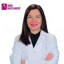 Op. Dr. Seda Deniz Işıklar — Kadın Hastalıkları Ve Doğum, Tepebaşı, Eskişehir. Portre fotoğrafı.