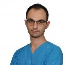 Uzm. Dt. Özgür Özdemir — Endodonti, Çankaya, Ankara. Portre fotoğrafı.