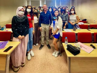 Prof. Dr. Kemal Uygur profilinde yer alan galeri fotoğrafı.