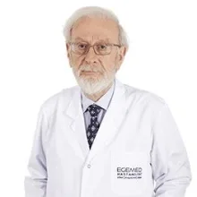 Uzm. Dr. Recep Sinan Akpınar — Kuşadası, Aydın. Portre fotoğrafı.