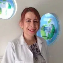 Dt. Başak Ulusoy — Diş Hekimi, Nilüfer, Bursa. Portre fotoğrafı.
