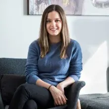 Kl. Psk. Melis Okur — Psikoloji. Portre fotoğrafı.