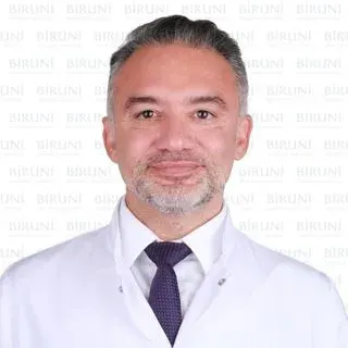 Doç. Dr. Attila Önmez — İç Hastalıkları, Küçükçekmece, İstanbul. Portre fotoğrafı.