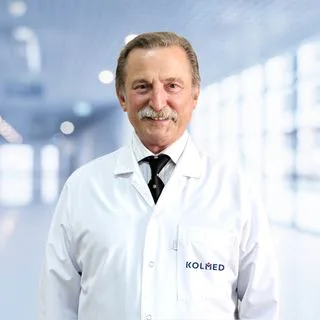 Op. Dr. Bedri Sakcak — Kadın Hastalıkları Ve Doğum, Amasya. Portre fotoğrafı.