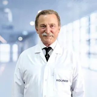 Op. Dr. Bedri Sakcak — Kadın Hastalıkları Ve Doğum, Amasya. Portre fotoğrafı.