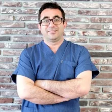 Doç. Dr. Mutlu Değer — Üroloji, Adana. Portre fotoğrafı.