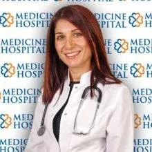 Uzm. Dr. Tuba Acet — Kadın Hastalıkları Ve Doğum. Portre fotoğrafı.
