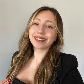 Psk. Aleyna Kıran — Psikoloji, Antalya. Portre fotoğrafı.