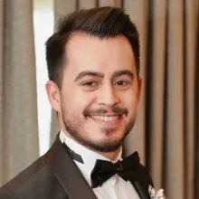 Dr. Dt. Osman Öktem Aktürk — Ortodonti, İstanbul. Portre fotoğrafı.