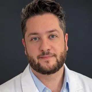 Op. Dr. Uğur Ozan Öztaş — Beyin Ve Sinir Cerrahisi, Gebze, Kocaeli. Portre fotoğrafı.