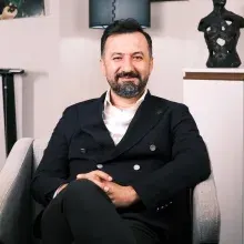 Doç. Dr. Özhan Çetindağ — Genel Cerrahi, İzmir. Portre fotoğrafı.
