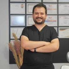 Dt. M.Suphi Çelikoğlu — Diş Hekimi, Ankara. Portre fotoğrafı.