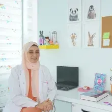 Dr. Öğr. Üyesi Ceren Öztürk — Çocuk Diş Hekimliği (Pedodonti), Adana. Portre fotoğrafı.