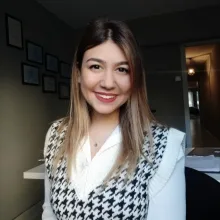 Dyt. Nilay Çevik — Diyetisyen, Aydın. Portre fotoğrafı.