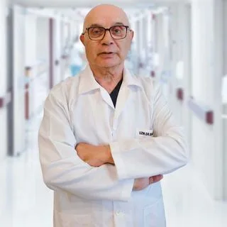 Op. Dr. Baki Yakasız — Kulak Burun Boğaz, Osmangazi, Bursa. Portre fotoğrafı.