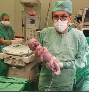 Doç. Dr. Şenol Kalyoncu profilinde yer alan galeri fotoğrafı.
