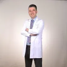 Doç. Dr. Fatih Koç — Kardiyoloji, Antalya. Portre fotoğrafı.
