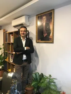 Doç. Dr. Yılmaz Kor profilinde yer alan galeri fotoğrafı.