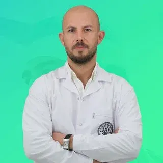 Uzm. Dr. Ferat Elik — Çocuk Sağlığı Ve Hastalıkları, Diyarbakır. Portre fotoğrafı.