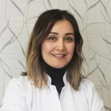 Uzm. Dr. Özlenen Gonca Çivi — Nükleer Tıp, Maltepe, İstanbul. Portre fotoğrafı.