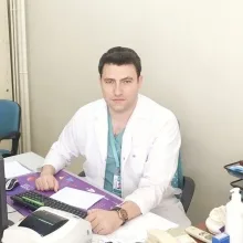 Op. Dr. Cem Batuhan Ofluoğlu — Gastroenteroloji Cerrahisi. Portre fotoğrafı.