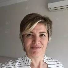 Uzm. Psk. Ayşegül Alpaslan — Psikoloji, İstanbul. Portre fotoğrafı.