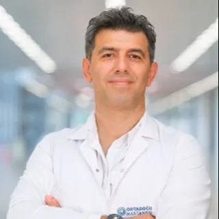 Dr. Öğr. Üyesi İsmail Cem Eray — Genel Cerrahi, Seyhan, Adana. Portre fotoğrafı.
