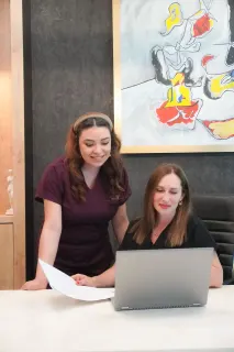 Op. Dr. Yuliya Doster profilinde yer alan galeri fotoğrafı.