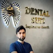Dt. Emre Ogan — Diş Hekimi, İstanbul. Portre fotoğrafı.