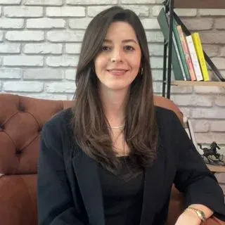 Dyt. Tuğba Öz Yıldız — Diyetisyen, Manavgat, Antalya. Portre fotoğrafı.