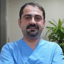 Op. Dr. Teoman Eraslan — Plastik Rekonstrüktif Ve Estetik Cerrahi, İstanbul. Portre fotoğrafı.