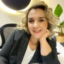 Op. Dr. Aslı Bilekdemir — Kadın Hastalıkları Ve Doğum, Mezitli, Mersin. Portre fotoğrafı.