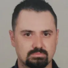 Dt. Deniz Berkay Çiçek — Diş Hekimi, Kocaeli. Portre fotoğrafı.