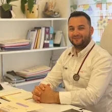 Uzm. Dr. Ekmel Hasanoğlu — Çocuk Sağlığı Ve Hastalıkları, Milas, Muğla. Portre fotoğrafı.