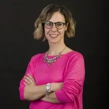 Uzm. Dr. Ayça Bacaksız — Muratpaşa, Antalya. Portre fotoğrafı.