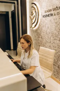 Op. Dr. Yuliya Doster profilinde yer alan galeri fotoğrafı.