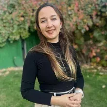 Fzt. Mergül Meriç — Fizyoterapi Ve Rehabilitasyon, İzmir. Portre fotoğrafı.