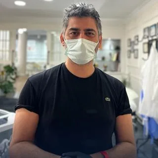 Dt. Mert Furundaoturan — Diş Hekimi, Balıkesir. Portre fotoğrafı.