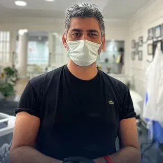 Dt. Mert Furundaoturan — Diş Hekimi, Balıkesir. Portre fotoğrafı.