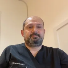 Uzm. Dr. Berkan Aktürk — Çocuk Sağlığı Ve Hastalıkları, Nilüfer, Bursa. Portre fotoğrafı.