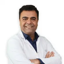 Op. Dr. Hasan Oğuzhan — Göz Hastalıkları, İstanbul. Portre fotoğrafı.