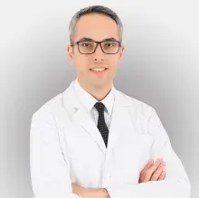 Doç. Dr. Hamdi Taşlı — Kulak Burun Boğaz, Mezitli, Mersin. Portre fotoğrafı.