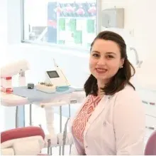 Dt. Zeynep Tunç — Diş Hekimi, Çankaya, Ankara. Portre fotoğrafı.