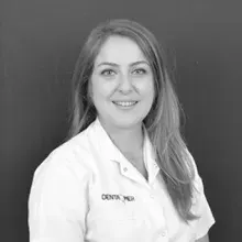 Dt. Selin Kumral — Diş Hekimi, Nilüfer, Bursa. Portre fotoğrafı.