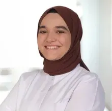 Dt. Büşra Ceylan Karpuz — Diş Hekimi, Başiskele, Kocaeli. Portre fotoğrafı.