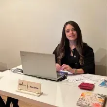 Dyt. Sena Gül Ece — Diyetisyen, İstanbul. Portre fotoğrafı.
