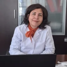 Dt. Nesrin Özgön — Diş Hekimi, İstanbul. Portre fotoğrafı.