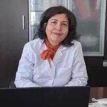 Dt. Nesrin Özgön — Diş Hekimi, İstanbul. Portre fotoğrafı.