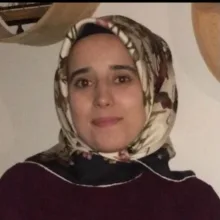Dyt. Esra Toprak — Diyetisyen. Portre fotoğrafı.